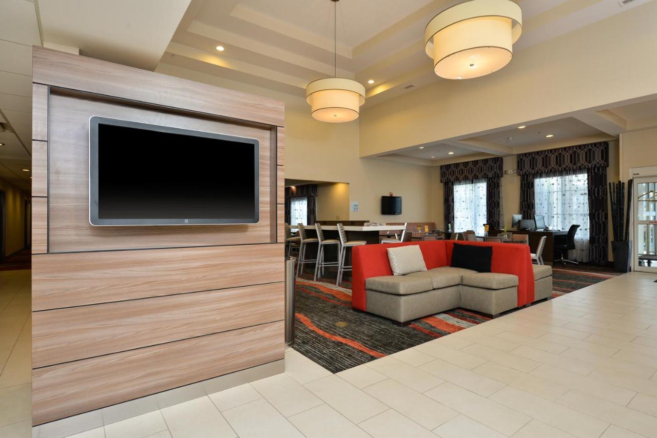 Holiday Inn Express Boston-Milford By Ihg Exterior foto